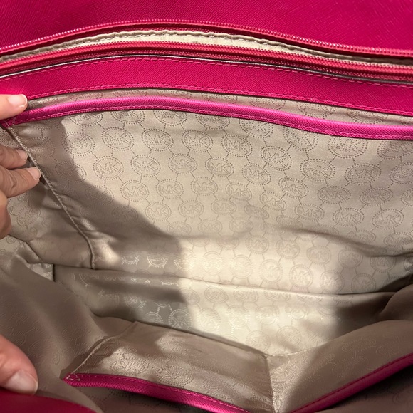 Michael Kors Jet Set Tote in Fuschia - Picture 6 of 9